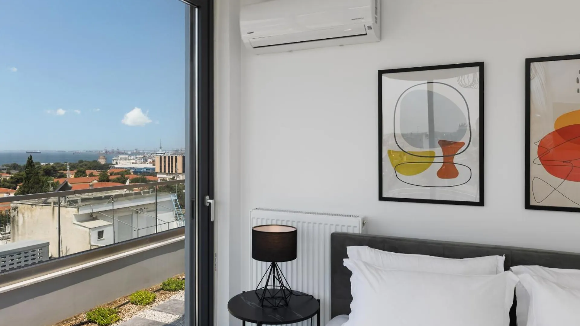 Skyline Luxury Apartment With Stunning Terrace By Binobi! Selanik