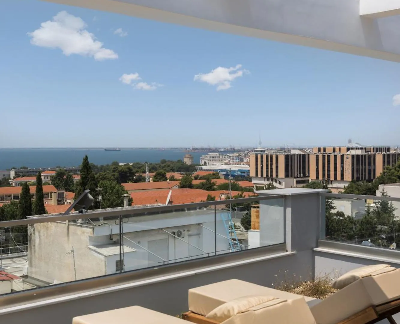 Skyline Luxury Apartment With Stunning Terrace By Binobi! Selanik
