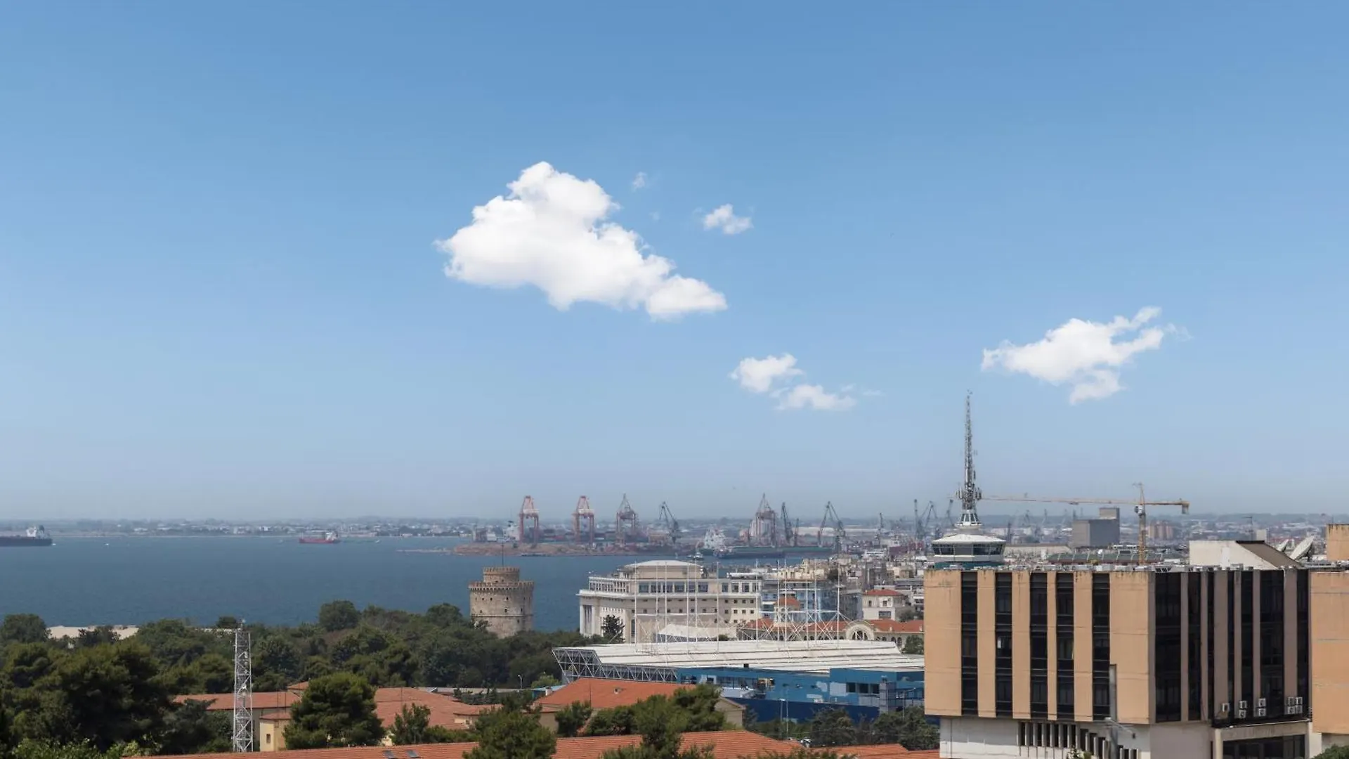 Skyline Luxury Apartment With Stunning Terrace By Binobi! Selanik
