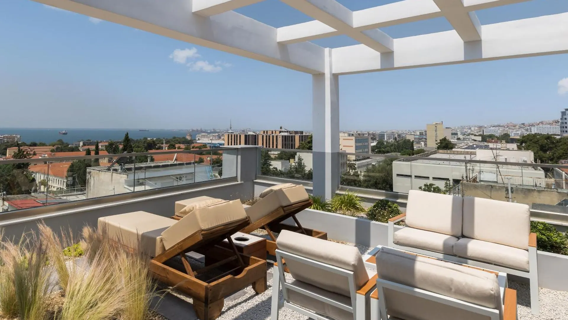 Skyline Luxury Apartment With Stunning Terrace By Binobi! Selanik