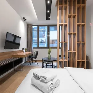 Vellow Door, Nilie Hospitality Mgmt Daire